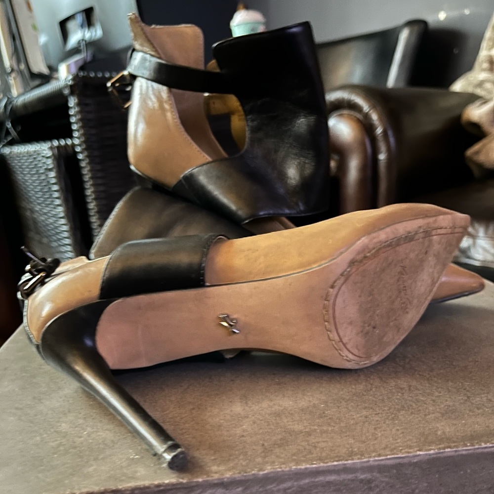 Shoes in good condition- box isn’t included but shoes been worn a few times.